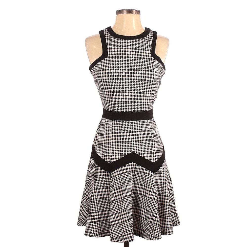 Black & White Houndstooth Chevron Pattern Fit & Flare Skater Dress | Size S